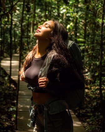 Vanessa Lopes faz reflexão durante férias no Amazonas: "Libertei uma borboleta" (Foto: Instagram)