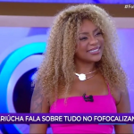 A princípio, Cariúcha ficou famosa após participar do reality Garota da Laje, onde foi desclassificada, e o episódio chegou a virar um meme na internet. (Foto: SBT)