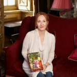 A capa original estabeleceu um novo recorde para itens relacionados à série de J.K. Rowling. (Foto: Instagram)