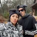 Kourtney Kardashian pode considerar mudar seu sobrenome para Barker, indicando um novo capítulo em seu relacionamento com Travis. (Foto: Instagram)