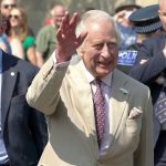 Nesta segunda-feira (06), o Rei Charles III comemorou um ano da sua coroação. A celebração aconteceu na Abadia de Westminste, sem muito luxo. (Foto: Instagram)