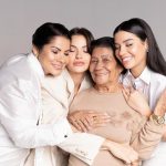 Andressa Suita publica foto rara com mãe, avó e irmã mostrando que a beleza é hereditária (Foto: Instagram)