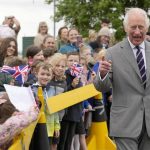 Nesta quinta-feira (30), o especialista na família real, Richard Fitzwilliams, contou ao The Mirror que o Rei Charles III deseja que o filho Harry e a esposa, Meghan Markle (Foto: Instagram)