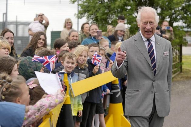 Nesta quinta-feira (30), o especialista na família real, Richard Fitzwilliams, contou ao The Mirror que o Rei Charles III deseja que o filho Harry e a esposa, Meghan Markle (Foto: Instagram)