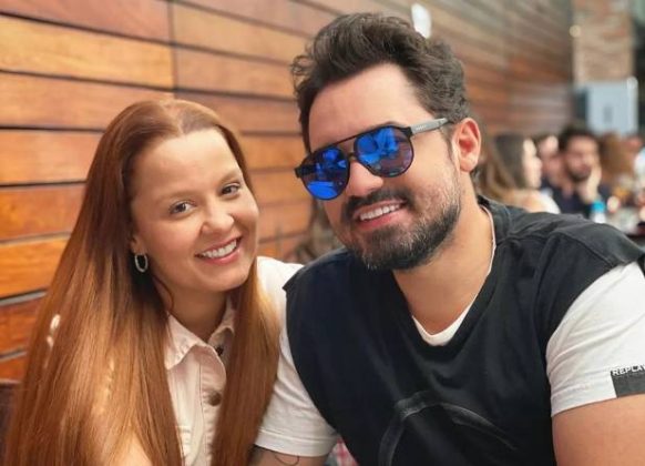 Cantora nega volta com Fernando Zor, mas gera dúvidas com acessório. (Foto: Instagram)