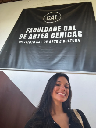 Apaixonada por atuar, Alane busca aprimorar seus talentos na Casa das Artes de Laranjeiras. (Foto: Instagram)