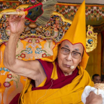 Em 2011, o Dalai Lama renunciou ao cargo político do governo tibetano no exílio. (Foto: Instagram)