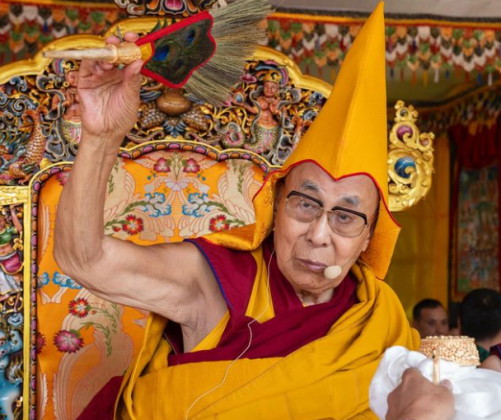 Em 2011, o Dalai Lama renunciou ao cargo político do governo tibetano no exílio. (Foto: Instagram)