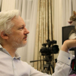 Assange admitiu obter e divulgar informações confidenciais ilegalmente. (Foto: Instagram)