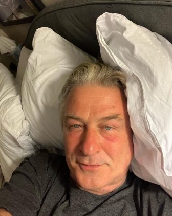 O anúncio do reality show coincide com o julgamento de Alec Baldwin por homicídio culposo no caso da morte da cineasta Halyna Hutchins, em 2021, no set do filme "Rust". (Foto: Instagram)