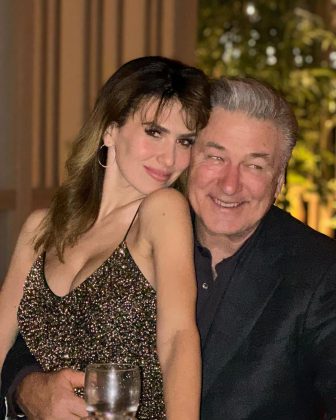 Alec Baldwin e Hilaria Baldwin, casal com sete filhos, estreiam reality show no TLC em 2025. (Foto: Instagram)