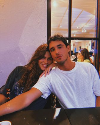 Mariana Goldfarb e Rafael Kemp jantam juntinhos. (Foto: Instagram)