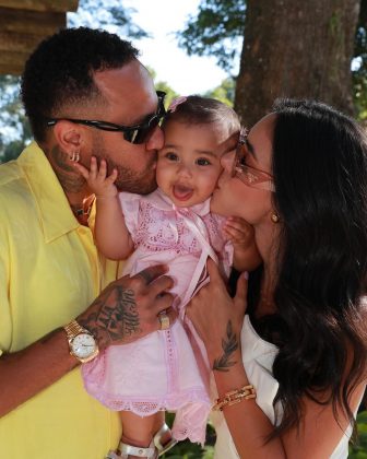Neymar e Bruna Biancardi reúnem a família e amigos para apresentação em igreja evangélica (Foto: Instagram)