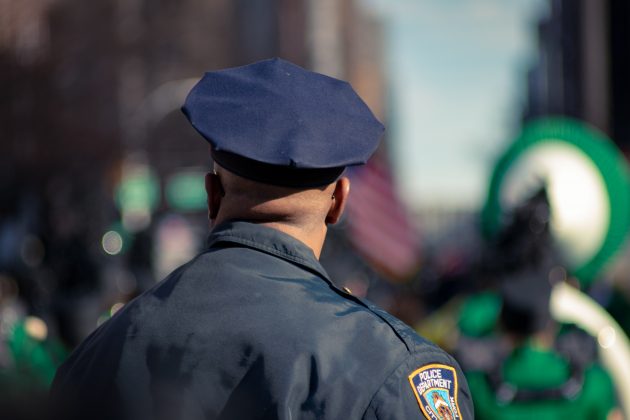 Policial penal flagrado com bebida alcoólica dentro da Penitenciária. (Foto Unsplash)