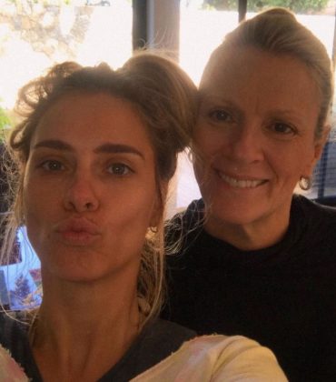 Carolina Dieckmann faz homenagem à mãe e lamenta sua ausência: “A dor não passa” (Foto: Instagram)