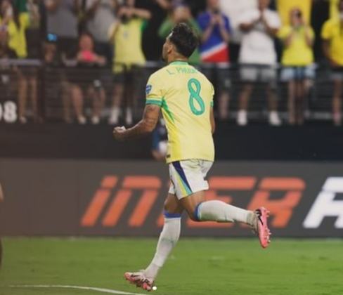O jogador vê com bons olhos a volta ao Flamengo. (Foto: Instagram)