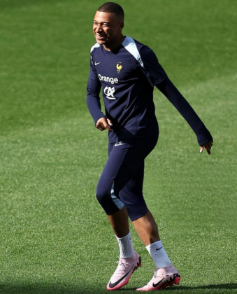 Jogadores franceses reforçam apelo por participação ativa dos cidadãos nas urnas. (Foto: Instagram)