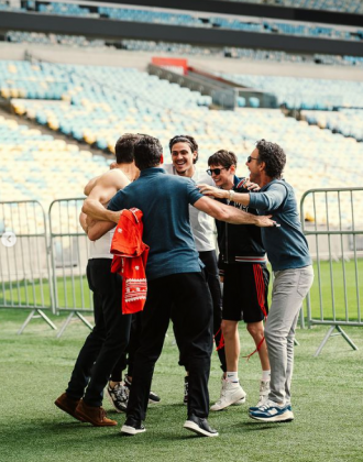 Visita ao Maracanã encanta Reynolds, Jackman e elenco. (Foto: Instagram)