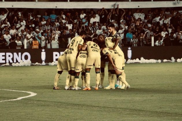 Diante da situação, o técnico do time, Mozart Santos, defendeu o atleta e separou a vida pessoal da profissional. (Foto Instagram)