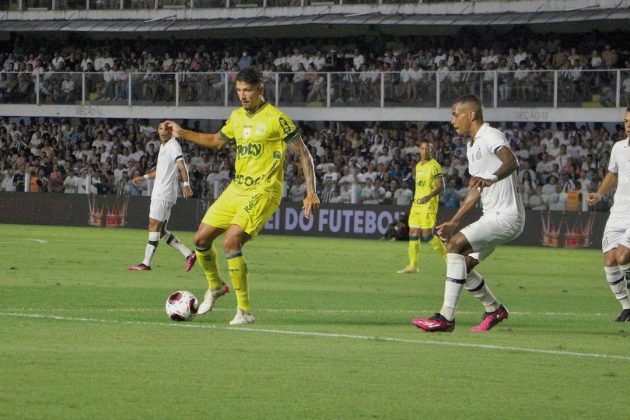 A revelação da traição de Yuri Lima por Iza gerou repercussão nas redes sociais, com muitos fãs da cantora pedindo a demissão do jogador do Mirassol. (Foto Instagram)