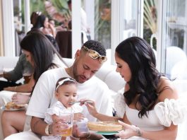 Neymar e Bruna Biancardi jantam juntos no dia do nascimento de Helena, filha do jogador (Foto: Instagram)
