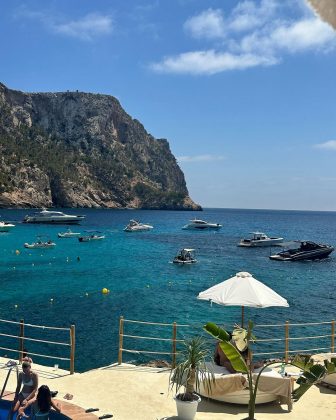 A apresentadora do "Encontro" curte férias em Maiorca e Ibiza, compartilhando momentos de descanso com seus seguidores. (Foto: Instagram)