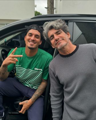 Gabriel Medina vai com o padrasto para as Olimpíadas depois de reconciliação (Foto: Instagram)