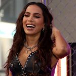 Anitta relata ataque de animal marinho e se desespera: "Dor do fim da vida". (Foto: Instagram)