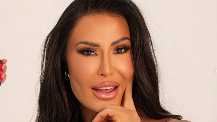 Gracyanne Barbosa rebate críticas após 'vazar' partes íntimas na web: "Bizarro". (Foto: Instagram)