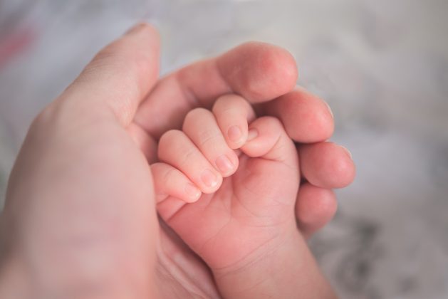 A mulher, agora presa em flagrante, responderá por homicídio duplamente qualificado. (Foto Pexels)