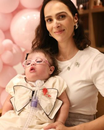 Esposa de Juliano Cazarré revela que filha de 2 anos se alimenta apenas com sonda. (Foto: Instagram)