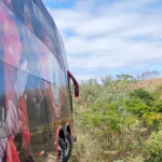 “Mais um livramento”, diz César Menotti após sofrer acidente de ônibus em MG. (Foto: Instagram)