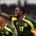 Em 2003, o camaronês Marc-Vivien Foé sofreu uma parada cardíaca e faleceu em campo durante a semifinal da Copa das Confederações entre Camarões e Colômbia. (Foto Divulgação)