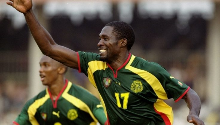 Em 2003, o camaronês Marc-Vivien Foé sofreu uma parada cardíaca e faleceu em campo durante a semifinal da Copa das Confederações entre Camarões e Colômbia. (Foto Divulgação)