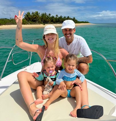 “Temos uma família muito abençoada, graças a Deus”, disse o cantor com emoção. (Foto Instagram)