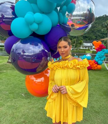 Virginia demonstrou surpresa com o presente dos coelhos. (Foto: Instagram)