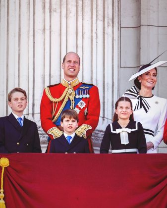 O casal, príncipe William e Kate Middleton, decidiram demitir funcionários que cuidavam da organização na casa deles, no Castelo Windsor. Dispensaram até a antiga babá dos três filhos, a Maria Tereza Turrion Borrallo. (foto: Instagram)