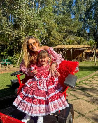 Maria Alice, filha mais velha de Virginia chora por não querer deixar a escola (Foto: Instagram)