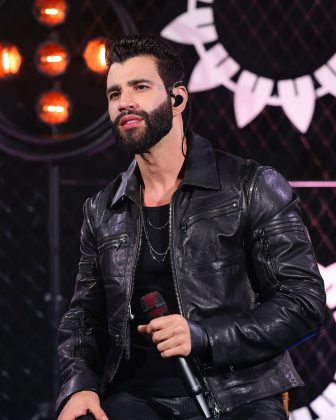 Gusttavo Lima se enrola e gera muitas risadas aos fãs em show (Foto: Instagram)