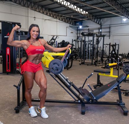 Além disso, a modelo esclareceu que não tem nada contra lanches. (Foto Instagram)