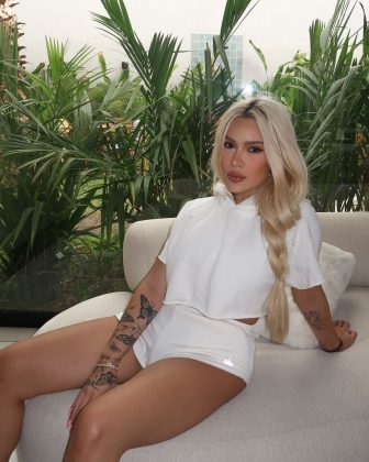 Karoline Lima tira a tatuagem que fez com Rezende (Foto: Instagram)