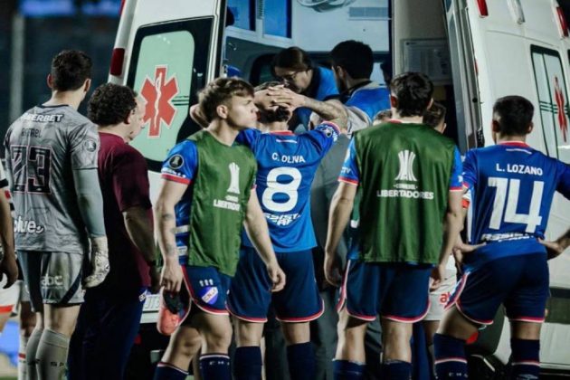 O zagueiro uruguaio, que defendia o Nacional, passou mal durante a partida contra o São Paulo e foi imediatamente hospitalizado. (Foto Divulgação)