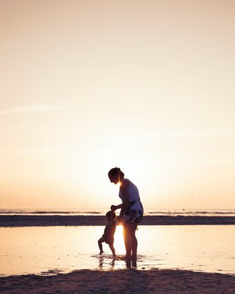 Eles buscam informações sobre o histórico da família. (Foto Pexels)