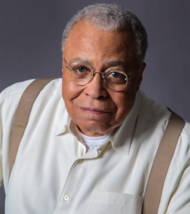 James Earl Jones deixa um legado duradouro no cinema e na dublagem. (Foto: Instagram)