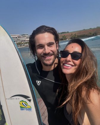 “Olha, eu adoro a sua namorada, adoro a Sabrina Sato, minha amiga de décadas,” disse Luciano Huck, Prattes então interrompeu com entusiasmo: “Agora noiva!”. (Foto Instagram)