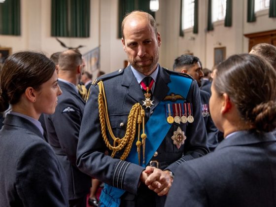 O herdeiro do trono britânico, príncipe William, resolveu mudar o visual e pegou todos de surpresa. O futuro rei, que sempre manteve seu rosto liso, apareceu de barba em uma foto nas redes sociais (Foto: Instagram)