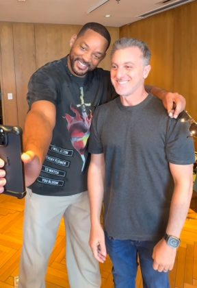 Luciano Huck e Will Smith reproduzem selfie após 10 anos (Foto: Instagram)