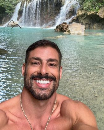 Galã, Cauã Reymond confessa sobre falta de autoestima: "Não me via dessa forma". (Foto: Instagram)