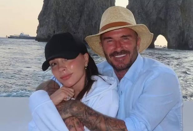 Em 2003, Rebecca Loos acusou o jogador de infidelidade. Vinte anos depois, David e Victoria quebraram o silêncio sobre o incidente. Victoria descreveu o período como o mais infeliz de sua vida, mas o casal superou a crise. (Foto Instagram)