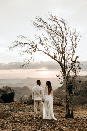 Às vezes, uma traição não é motivo suficiente para o término, e muitos casais famosos decidiram perdoar e seguir em frente. (Foto Pexels)